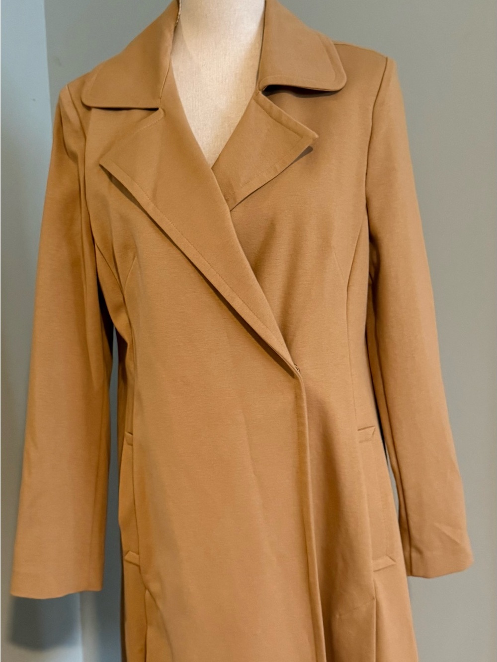CAbi Women's Classic Single-Breasted Camel Coat